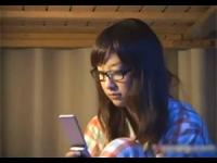 【エロ動画】 親戚の眼鏡っ娘を夜這いしてレイプするオヤジ！