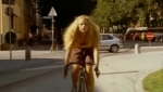 自転車オナニーで羞恥プレイ 柱に捕まりながら空コギして公衆アクメの女子