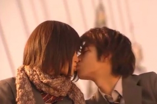 前田敦子　「Q10」のキス動画