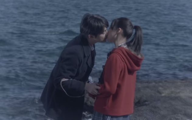 早織　恋愛体感「モトカレ Ep4.故郷で再会した初恋の人」のキス動画